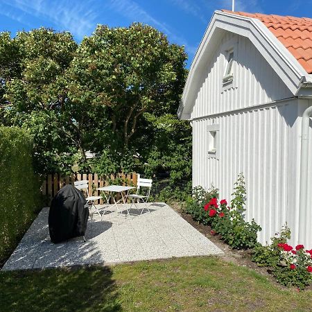 Attefallshus Pa Aengoe I Kalmar Buitenkant foto